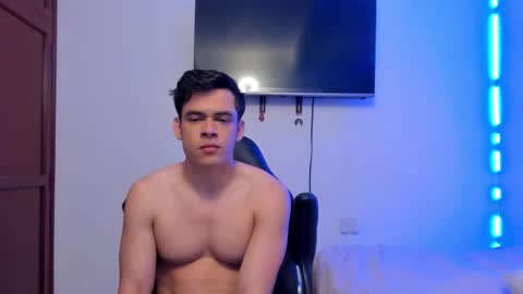 Snapshot of lucian_gomez chatting on October 1, 6:40 pm Lucian Gomez online show from October 1, 6:40 pm