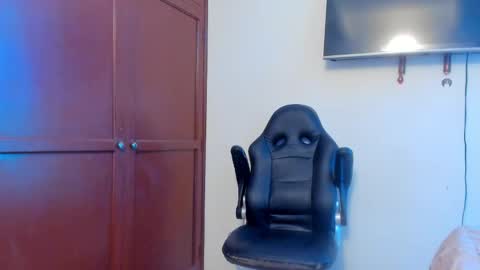 Snapshot of lucian_gomez chatting on October 7, 7:32 pm Lucian Gomez online show from October 7, 7:32 pm