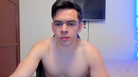 Snapshot of lucian_gomez chatting on September 20, 10:24 pm Lucian Gomez online show from September 20, 10:24 pm