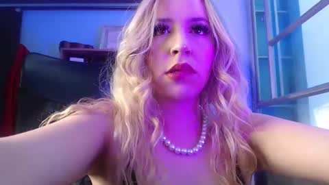 Snapshot of luciana_evaans chatting on February 25, 1:00 pm Luciana Evans online show from February 25, 1:00 pm