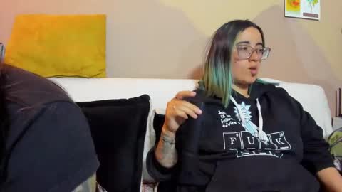 Snapshot of lucianacapisce chatting on October 16, 12:10 am Dani 3 online show from October 16, 12:10 am