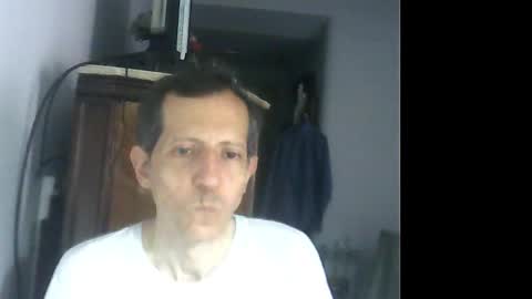 Snapshot of lucianoaxel chatting on February 19, 5:27 pm Luciano online show from February 19, 5:27 pm