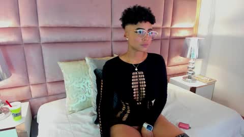  lucia wallace  online show from October 10, 5:57 am