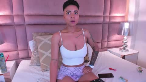  lucia wallace  online show from February 18, 3:42 am