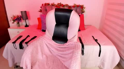 Snapshot of lucie_harper chatting on September 9, 7:14 pm online show from September 9, 7:14 pm