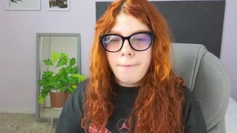 Snapshot of lucie_nicolls chatting on January 7, 7:38 pm Lucie online show from January 7, 7:38 pm