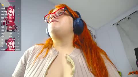 Snapshot of lucie_nicolls chatting on March 11, 12:44 am Lucie online show from March 11, 12:44 am