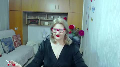Snapshot of lucillefenlys chatting on October 20, 9:20 pm Lucille Fenly online show from October 20, 9:20 pm