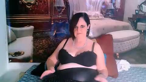Snapshot of luciousgrace chatting on February 23, 6:01 pm Grace online show from February 23, 6:01 pm