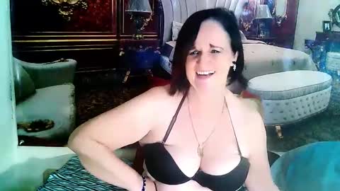 Snapshot of luciousgrace chatting on February 25, 7:38 pm Grace online show from February 25, 7:38 pm