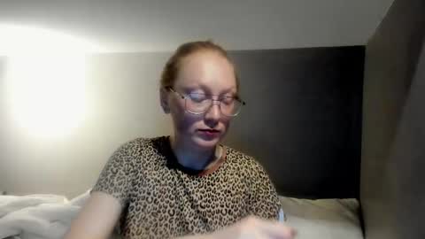 lucky_licky20 online show from March 21, 4:07 am