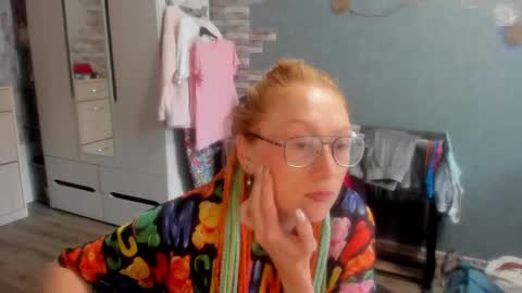 lucky_licky20 online show from October 7, 4:52 am