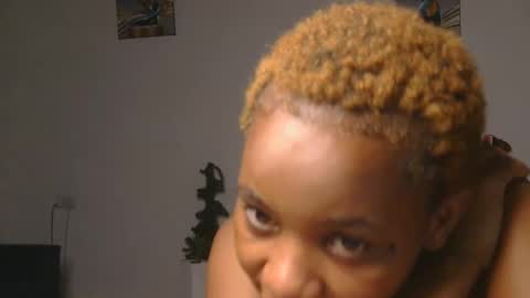 lucky_n_shyshy online show from November 26, 12:46 pm