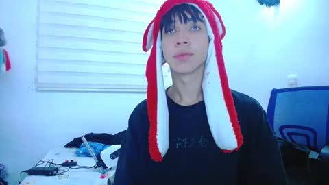 Snapshot of lucky_strickee chatting on October 14, 4:37 am lucky_strickee online show from October 14, 4:37 am