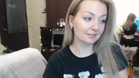 Snapshot of luckyshotgirl chatting on January 2, 6:56 pm LuckyShot online show from January 2, 6:56 pm