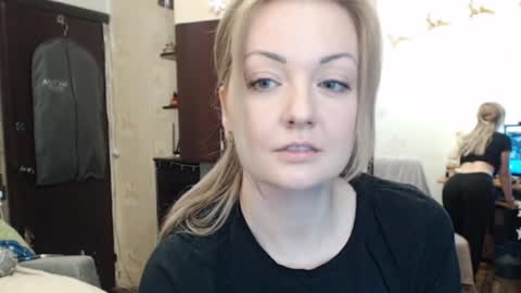 Snapshot of luckyshotgirl chatting on January 8, 8:07 pm LuckyShot online show from January 8, 8:07 pm