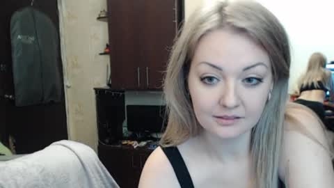 Snapshot of luckyshotgirl chatting on February 12, 8:18 pm LuckyShot online show from February 12, 8:18 pm