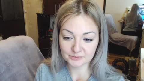 Snapshot of luckyshotgirl chatting on December 11, 5:47 pm LuckyShot online show from December 11, 5:47 pm