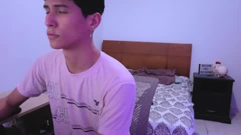 Lu Independent Model online show from April 9, 12:03 am