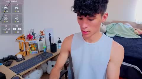 Lu Independent Model online show from November 3, 9:05 pm