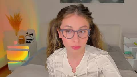 lucy__ray online show from December 18, 6:35 pm