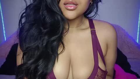 Snapshot of lucy_kanne chatting on December 3, 8:33 pm Lucy online show from December 3, 8:33 pm