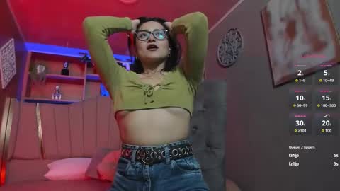 Snapshot of lucy_williiams chatting on September 23, 12:21 pm Lucy online show from September 23, 12:21 pm