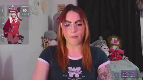 Snapshot of lucycherry__ chatting on September 18, 4:05 am LUCIA online show from September 18, 4:05 am