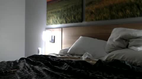 Lucy Loves Lookers online show from January 3, 12:00 am