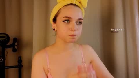 Snapshot of lucysbrain chatting on October 24, 6:08 pm Lucy online show from October 24, 6:08 pm