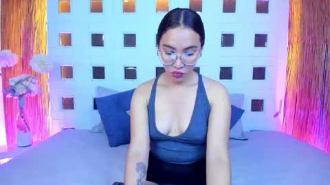 Lucy Liiu online show from February 24, 7:50 pm