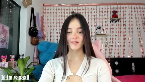 Snapshot of lucyy_tayy chatting on September 23, 9:54 pm The love of your life 3 online show from September 23, 9:54 pm