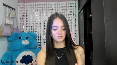 Snapshot of lucyy_tayy chatting on December 7, 12:14 am The love of your life 3 online show from December 7, 12:14 am