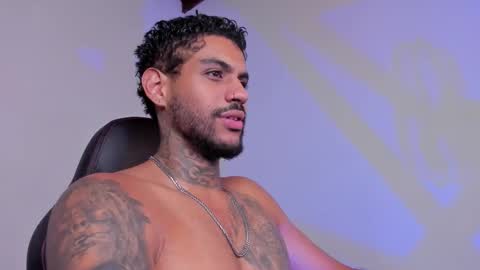 Luigi Vitale online show from December 4, 1:27 am