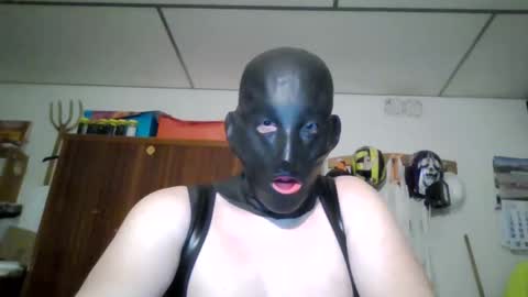 A slave to the mistress.. un esclavo para las amas dominantes. online show from March 10, 7:50 pm