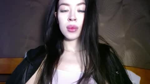 luisa lovedom online show from April 22, 6:42 am