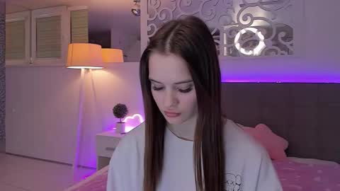 LuisaClover online show from April 12, 8:02 pm