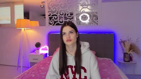 LuisaClover online show from January 11, 1:06 pm