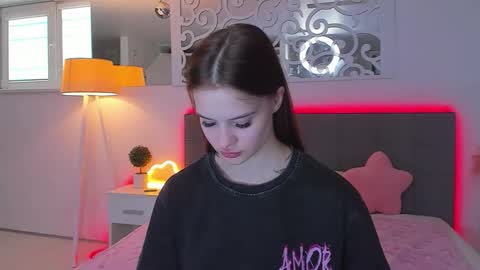 LuisaClover online show from April 10, 12:32 pm