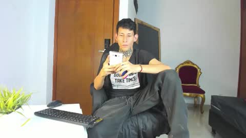 Snapshot of lujuriau_u chatting on October 15, 4:27 am lujuriau_u online show from October 15, 4:27 am