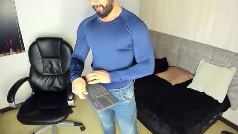 Snapshot of luke_diaz7 chatting on October 18, 5:00 am luke diaz7 online show from October 18, 5:00 am