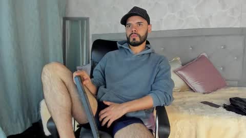 Snapshot of luke_diaz7 chatting on March 4, 1:34 am luke diaz7 online show from March 4, 1:34 am