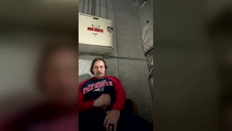 lukekibbe27 online show from January 13, 2:08 am