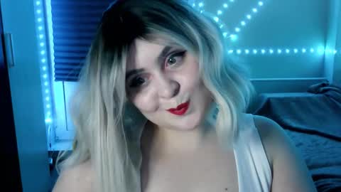 lulovia online show from March 27, 12:05 am