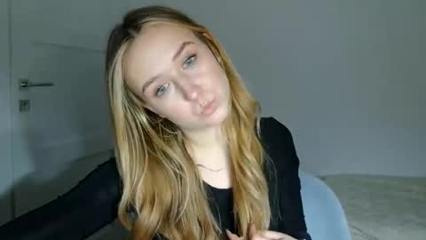 Lulu Baby18 online show from March 3, 8:05 pm