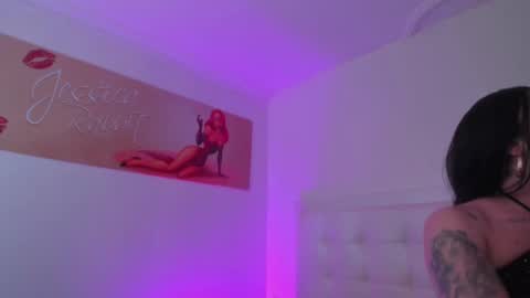 Snapshot of lulu_exotic chatting on January 18, 4:42 pm BRENDA TATIANA online show from January 18, 4:42 pm