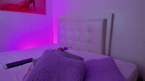 Snapshot of lulu_exotic chatting on February 19, 12:22 pm BRENDA TATIANA online show from February 19, 12:22 pm