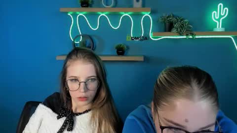 Snapshot of lulu_fly_ chatting on October 15, 2:40 pm lulu_fly_ online show from October 15, 2:40 pm