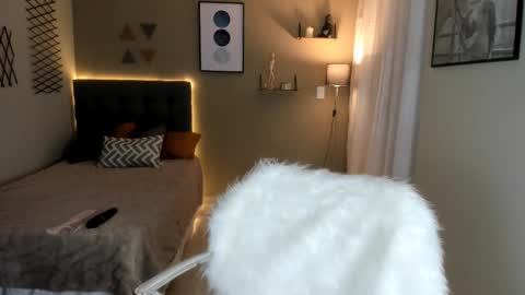 Lau  online show from March 4, 1:17 pm