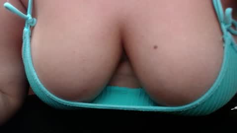 Snapshot of lulu_xxx_pervert chatting on September 28, 2:42 am Lulu online show from September 28, 2:42 am
